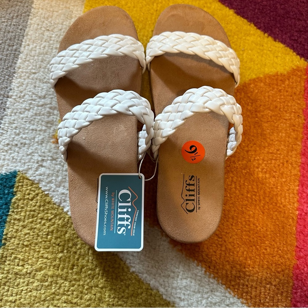 NEW Cliffs White Mountain White Sandals 9.5